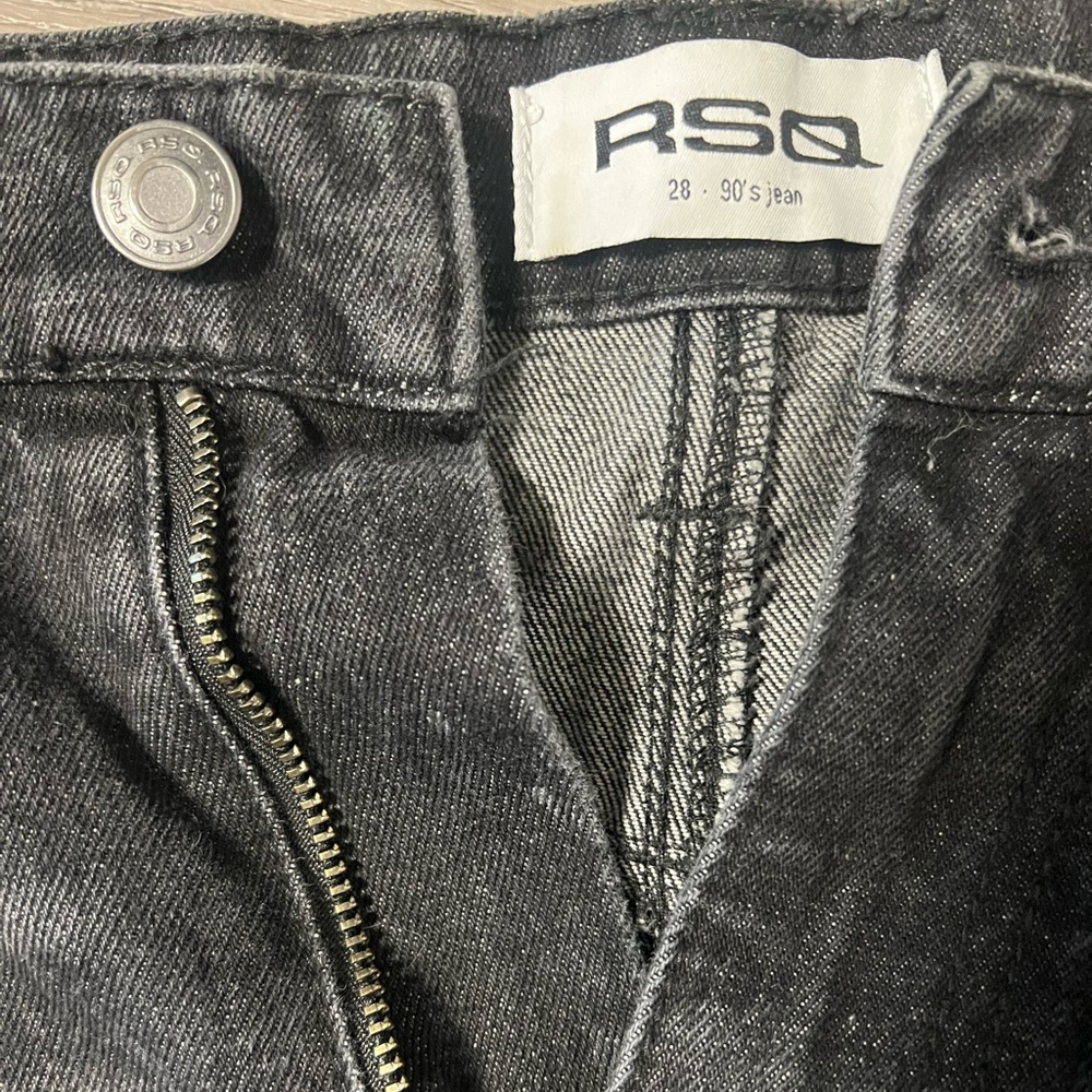 RSQ - Picture 4 of 4